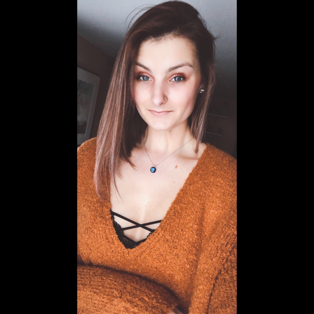 Meet your Posher, Emilee